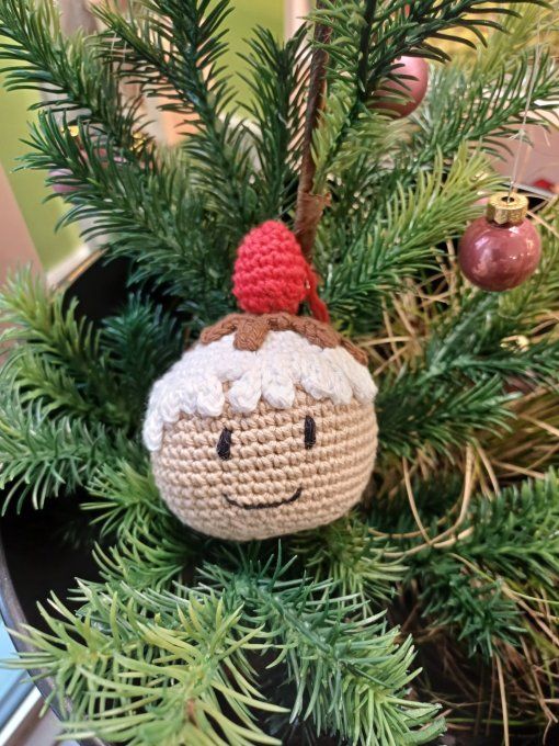 Boule pour sapin au crochet : Mon petit pain d'épice chocolat-fraise