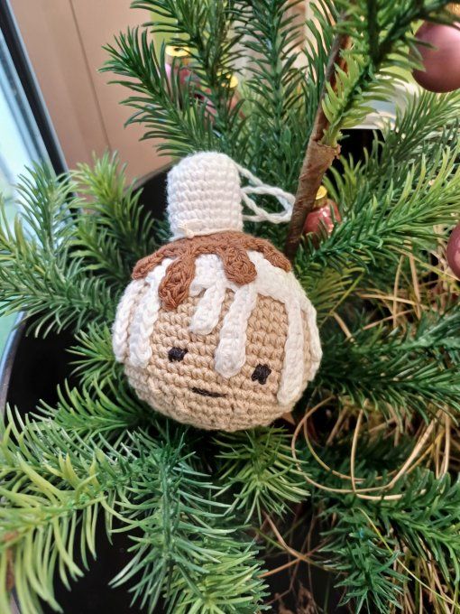 Boule pour sapin au crochet : Mon petit pain d'épice chamallow