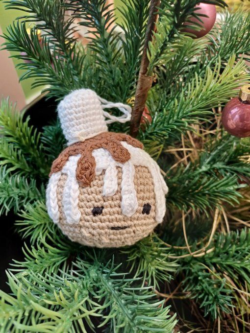 Boule pour sapin au crochet : Mon petit pain d'épice chamallow