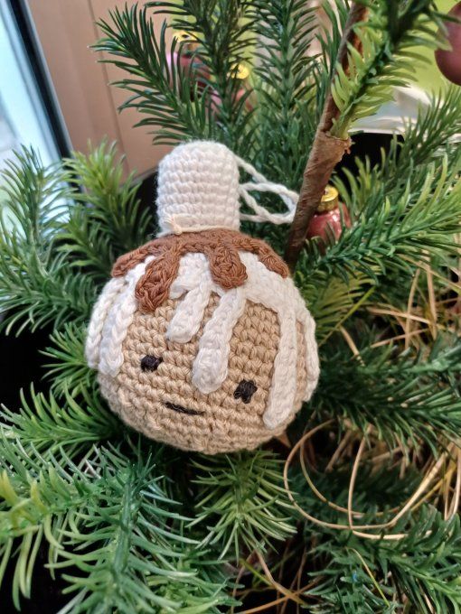 Boule pour sapin au crochet : Mon petit pain d'épice chamallow
